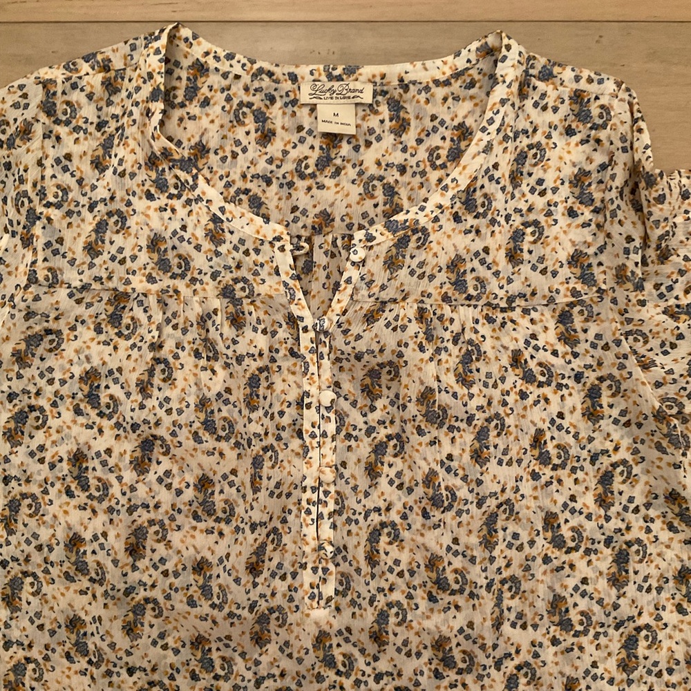LuckyBrand Women’s Sheet Long Sleeve Tee size Medium Like New Condition